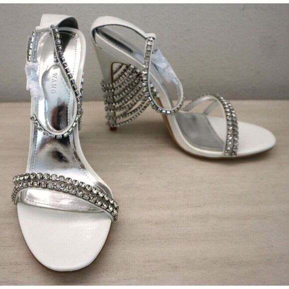 Azalea Wang Women's Sz 8 White Jasime Embellished Tassel Design Sandals - Picture 1 of 15